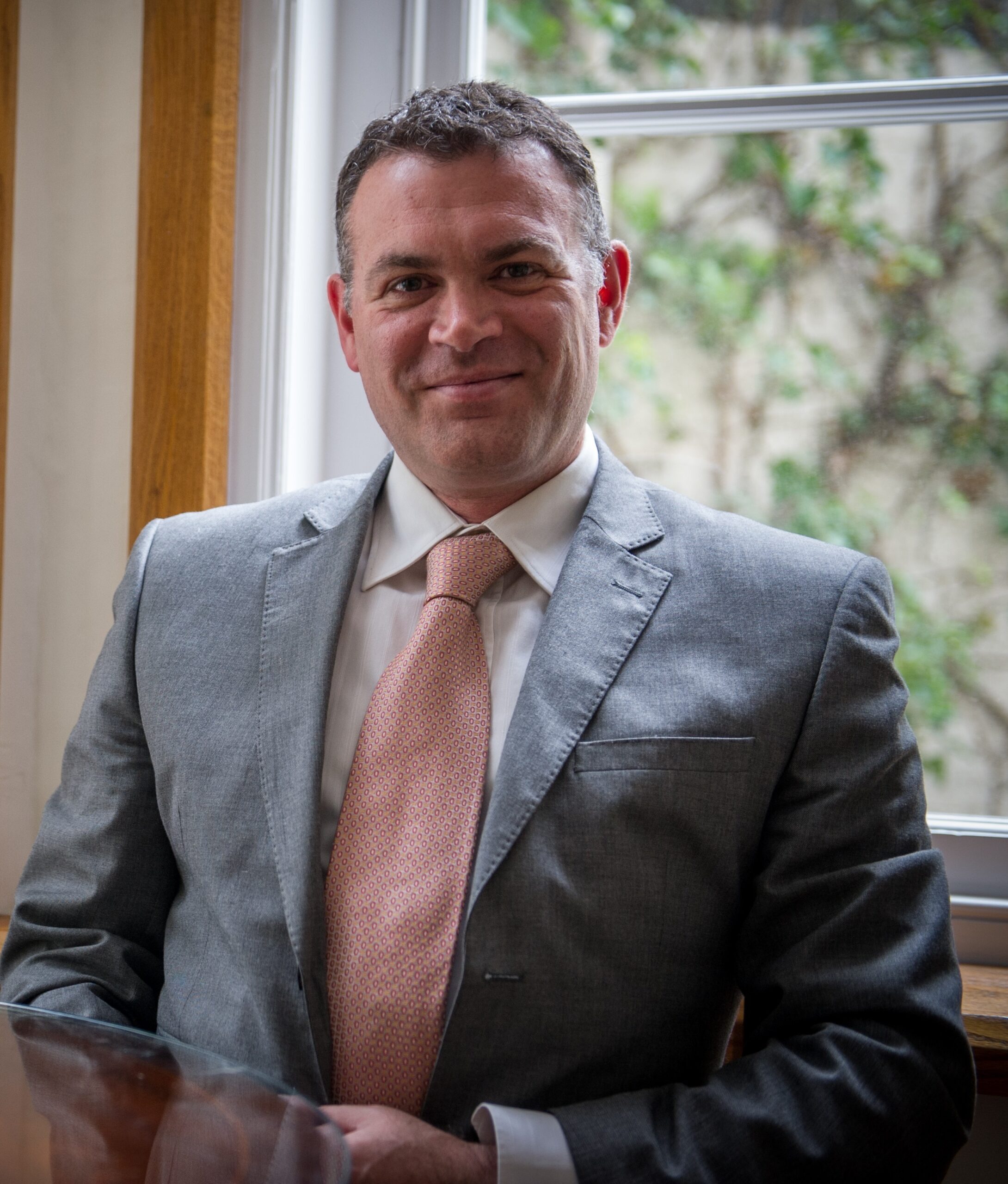 🇬🇧 Mr. Mark Solomos